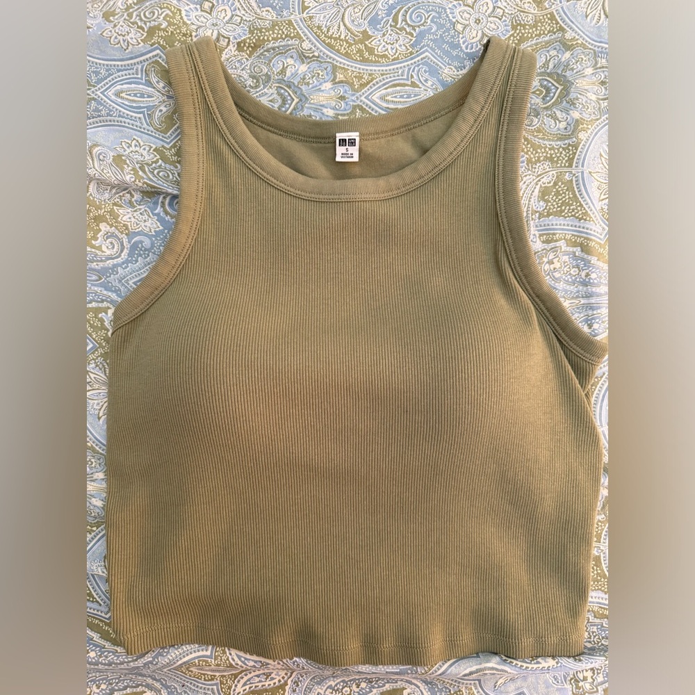 Uniqlo Ribbed Cropped Sleeveless Bra Top